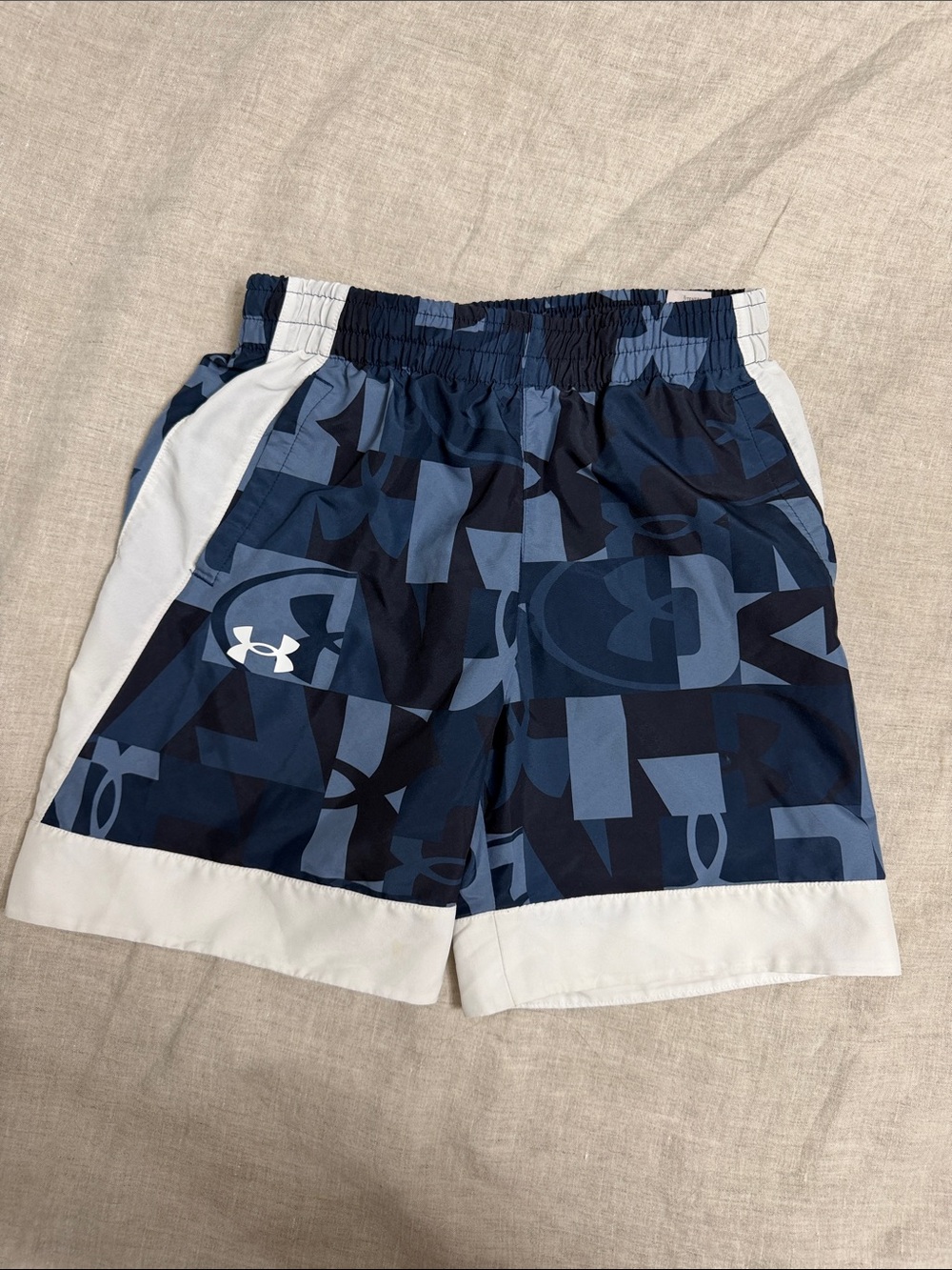 Under Armour polyester shorts size M